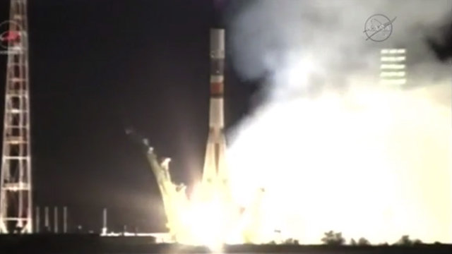 Il cargo spaziale Progress M-29M decolla su un razzo vettore Soyuz U (Immagine NASA TV)