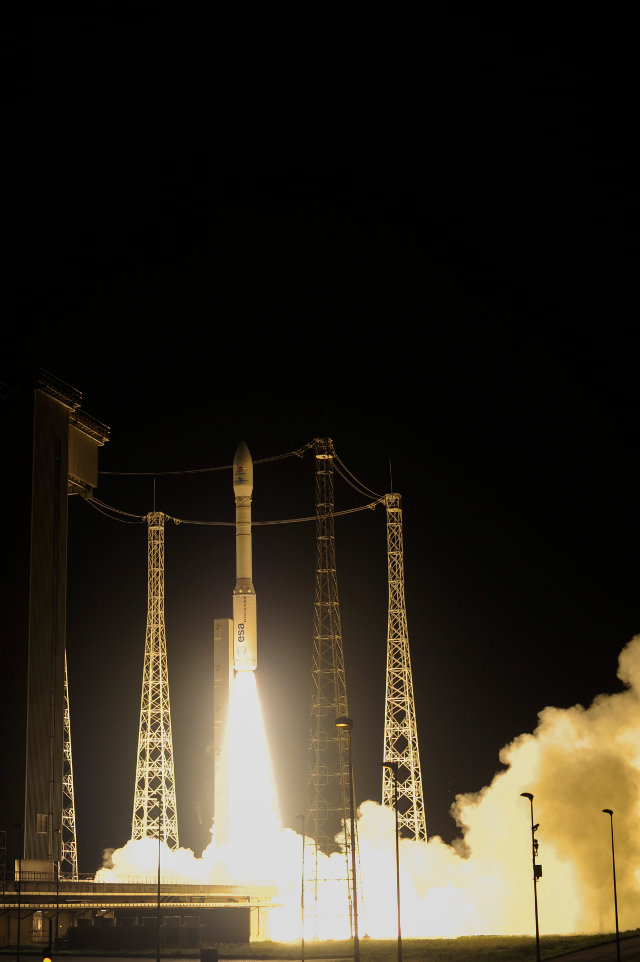 La sonda spaziale LISA Pathfinder al decollo su un razzo vettore Vega (Foto ESA–Stephane Corvaja)