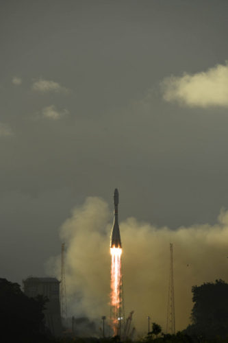 Il satellite Sentinel-1B al decollo su un razzo vettore Soyuz-STA (Foto ESA–Manuel Pedoussaut)