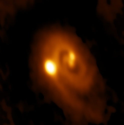 Il sistema L1448 IRS3B (Immagine Bill Saxton, ALMA (ESO/NAOJ/NRAO), NRAO/AUI/NSF)