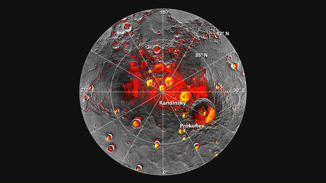 Polo nord di Mercurio. In rosso le aree in ombra, in giallo il ghiaccio (Immagine NASA/Johns Hopkins University Applied Physics Laboratory/Carnegie Institution of Washington/National Astronomy and Ionosphere Center, Arecibo Observatory. Updated from N. L. Chabot et al., Journal of Geophysical Research, 117)