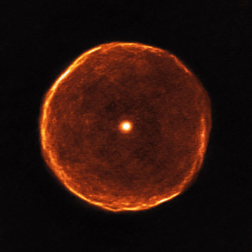 U Antliae circondata da una bolla di gas (Immagine ALMA (ESO/NAOJ/NRAO)/F. Kerschbaum)