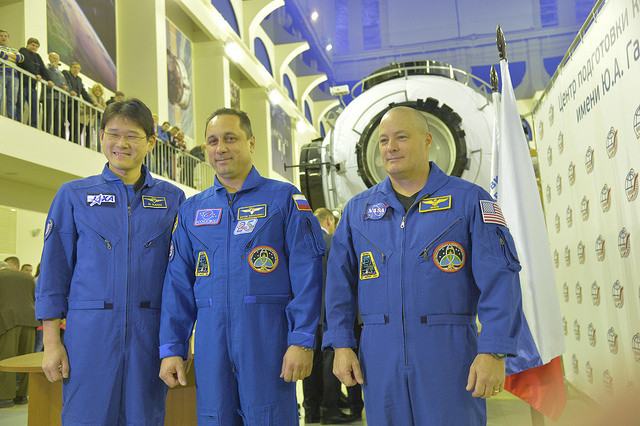 Norishige Kanai, Anton Shkaplerov e Scott Tingle (Foto NASA/Elizabeth Weissinger)