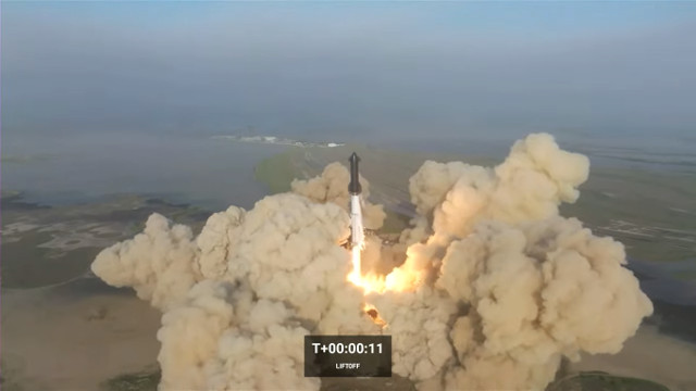 Il Super Heavy Booster 7 decolla con la Starship 24 in cima (Immagine cortesia SpaceX)