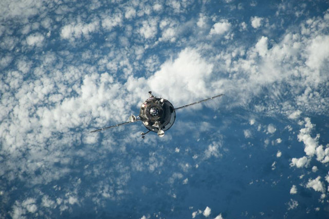 La navicella spaziale Progress MS-3 durante l'approccio alla Stazione Spaziale Internazionale (Immagine NASA)