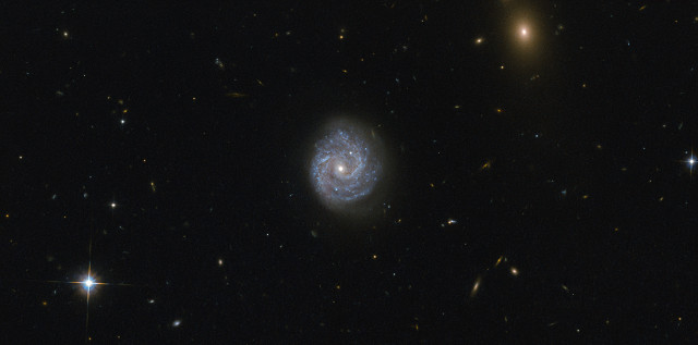 La galassia RX J1140.1+0307 (Foto ESA/Hubble & NASA. Acknowledgement: Judy Schmidt)