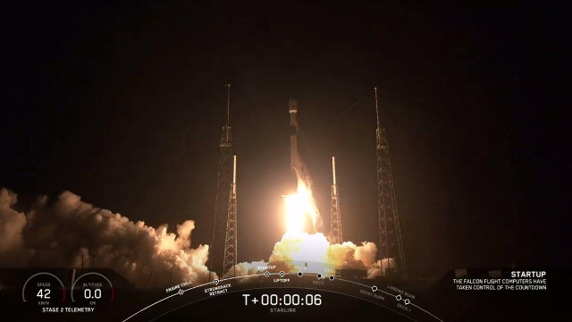 60 satelliti Starlink al decollo su un razzo Falcon 9 (Immagine cortesia SpaceX)