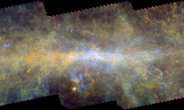Il centro delal Via Lattea visto dall'osservatorio spaziale Herschel (Immagine Credit: ESA/Herschel/PACS, SPIRE/Hi-GAL Project Acknowledgement: G. Li Causi, IAPS/INAF, Italy)