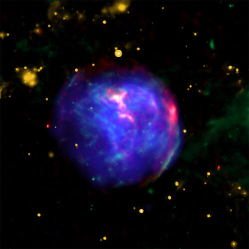 Immagine composita di G344.7-0.1 (X-ray: NASA/CXC/Tokyo Univ. of Science/K. Fukushima, et al.; IR: NASA/JPL/Spitzer; Radio: CSIRO/ATNF/ATCA)