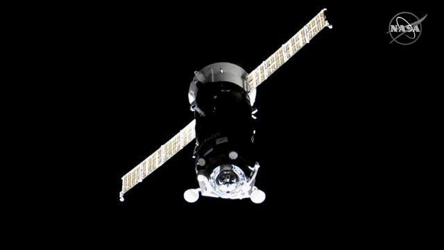 Il cargo spaziale Progress MS-19 si avvicina alla Stazione Spaziale Internazionale (Immagine NASA TV)