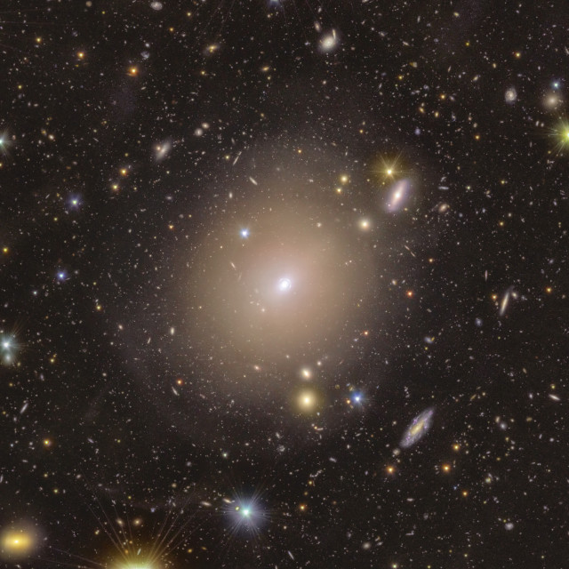 L'area di cielo che circonda l'anello di Einstein attorno alla galassia NGC 6505 (Immagine ESA/Euclid/Euclid Consortium/NASA, image processing by J.-C. Cuillandre, G. Anselmi, T. Li / CC BY-SA 3.0 IGO)