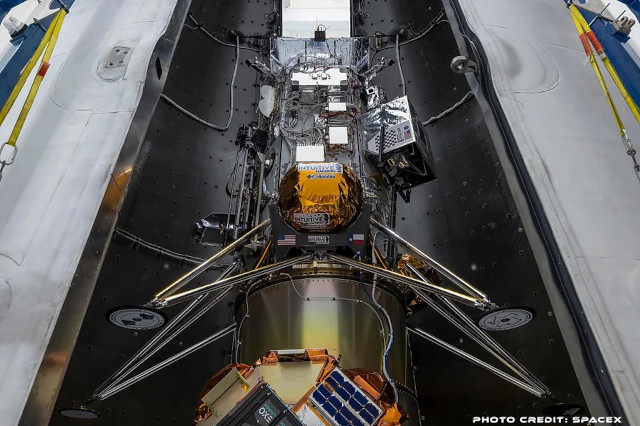 Il lander lunare Nova-C Athena durante la preparazione (Foto cortesia SpaceX)