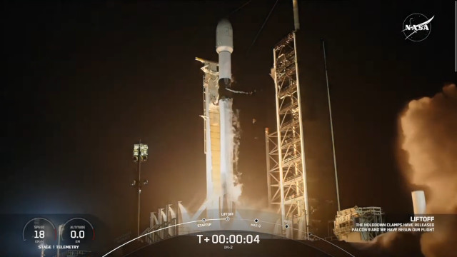 Il lander lunare Nova-C Athena e il satellite Lunar Trailblazer al decollo su un razzo vettore Falcon 9 (Immagine cortesia Intuitive Machines)