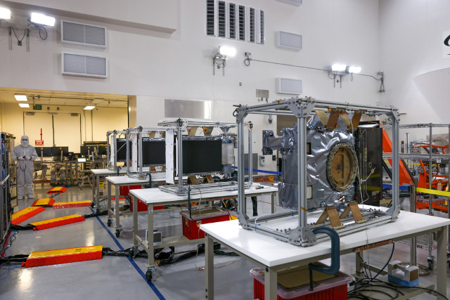 I satelliti PUNCH alla Astrotech Corporation Facility di Vandenberg (Foto cortesia USSF 30th Space Wing/Alex Valdez)