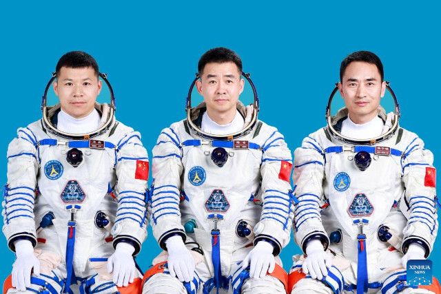 I taikonauti della missione Shenzhou 20: Chen Dong, Chen Zhongrui e Wang Jie (Foto cortesia Xinhua)