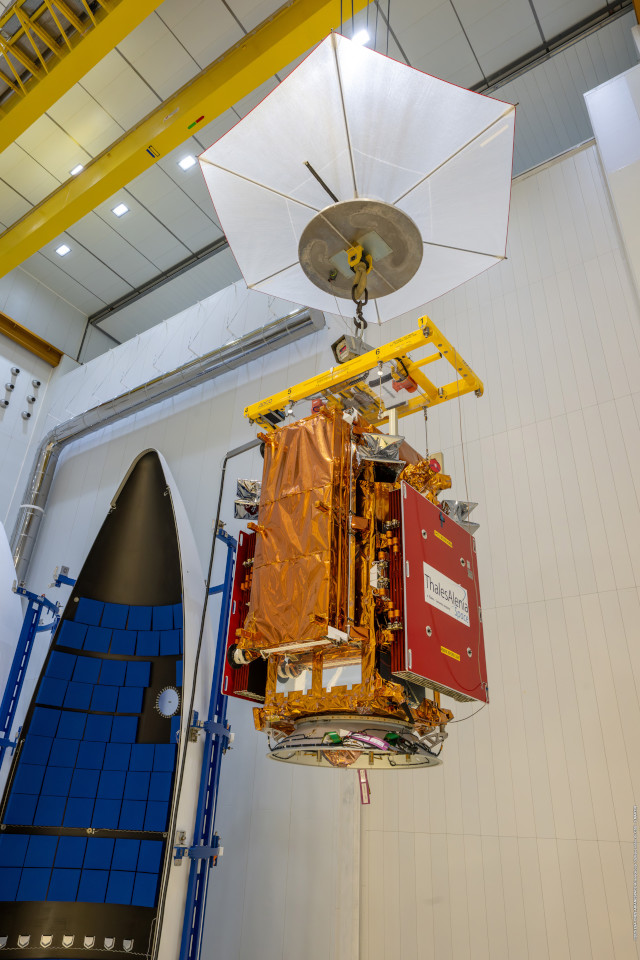 Il satellite Sentinel-1D durante la fase di preparazione (Foto cortesia ESA/CNES/Arianespace/Optique vidéo du CSG–S. Martin. Licenza Standard ESA)