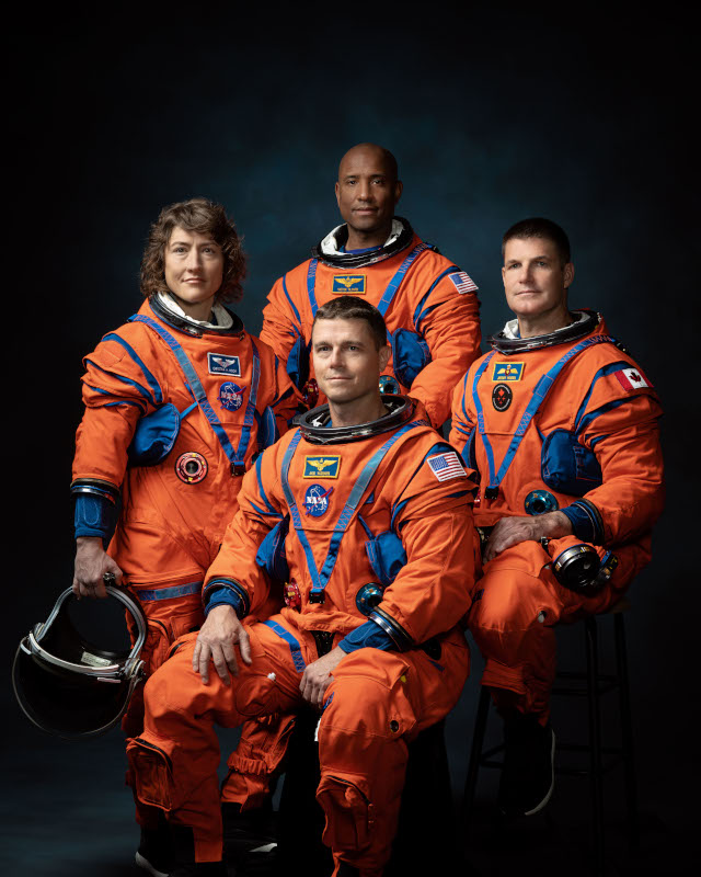 L'equipaggio della missione Artemis II: Christina Koch, Victor Glover, Reid Wiseman e Jeremy Hansen (Foto NASA/Josh Valcarcel)