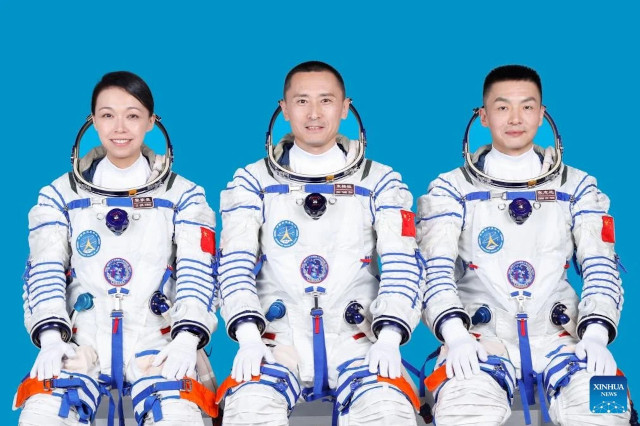 L'equipaggio della missione Shenzhou 23: Lai Ka-ying, Zhu Yangzhu e Zhang Zhiyuan (Foto cortesia Xinhua)
