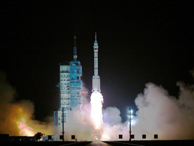 La navicella spaziale Shenzhou 23 al decollo (Foto cortesia Xinhua/Lian Zhen)